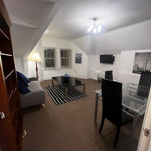 No 5 - Large 1 Bed Near Sefton Park And Lark Lane