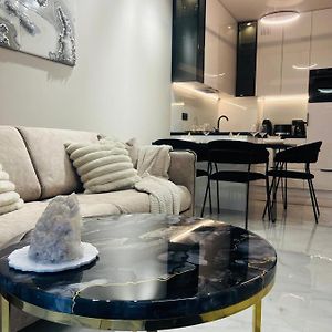 Crystal Luxury Apartment With Free Parking In Cracow For 4 Guests
