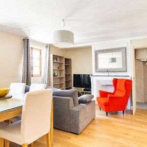 Appartement à 2 Chambres à Coucher