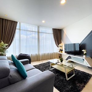 Appartement à 3 Chambres à Coucher