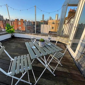 Modern With Stylish Terrace - Your London Oasis!