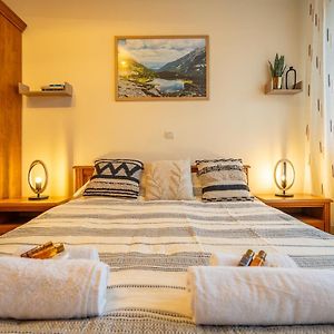 Premium Comfy 2Bdr Apt - Free Parking - Fast Wi-Fi
