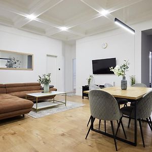 Appartement à 3 Chambres à Coucher