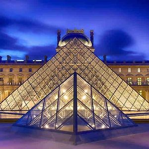 Iconic Location Only 500 Meters To The Louvre