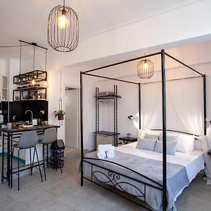 Luxury One Bedroom Aristophanes Apartment