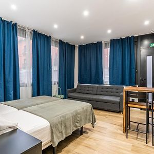 Studio Lit King-Size