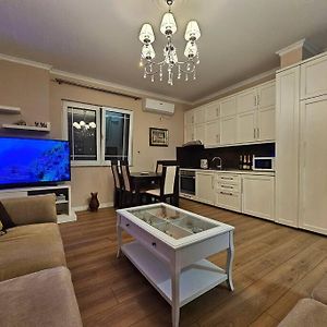 Central Apartment With Balcony 2