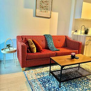 Cozy 2 Bedroom By Eaton Centre Mall