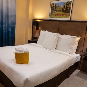 Chambre Lit Queen-Size avec Accès aux Personnes Handicapées