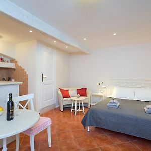 Ce studio est situé au rez-de-chaussée