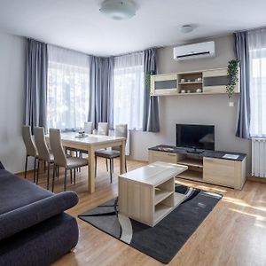 Appartement à 3 Chambres à Coucher