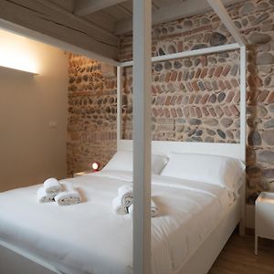 One-Bedroom Separate Building Apartment