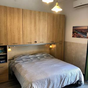 Studio Lit King-Size
