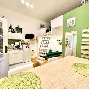 Green Pearl Apartment At St Stephen' S Basilica