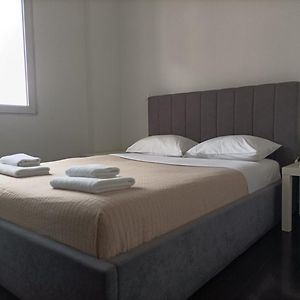 Studio Lit King-Size