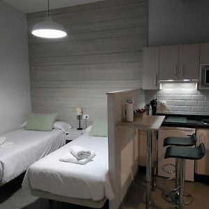 Studio Lit King-Size
