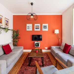 Appartement Supérieur à 5 Chambres à Coucher au Deuxième Étage