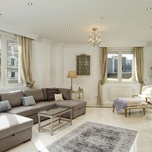 Appartement à 3 Chambres à Coucher