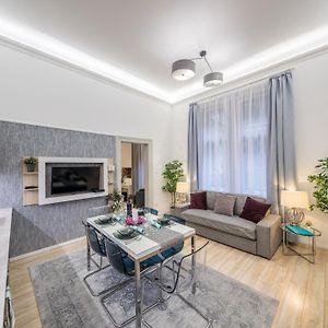 d.Five Central Market Residence