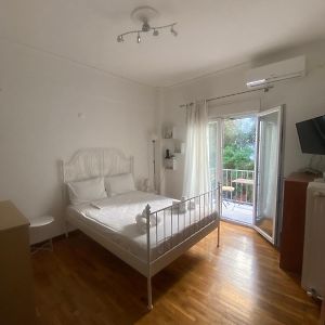 Modern, Ideally Located Studio Apartment