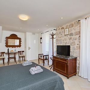Doria Apartments
