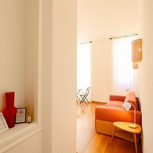 Studio Lit King-Size