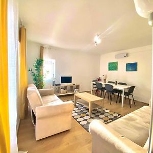 Appartement à 3 Chambres à Coucher