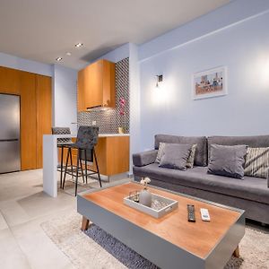 Sleek Plaka Retreat - Heart Of Athens