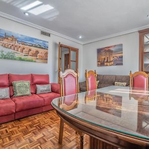 Appartement à 3 Chambres à Coucher