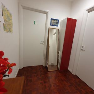 Studio Lit Queen-Size
