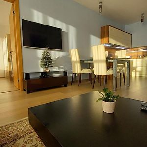 Panorama City - Spacious Apartment Near Eurovea