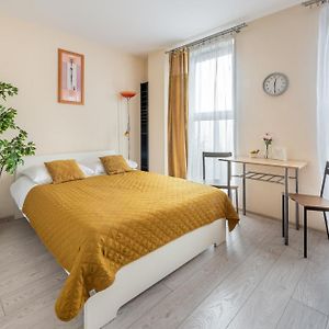 Cozy Modern Apartment Astoria Magic Orange Old Town