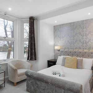 Modern City Centre Studio Apartment 202