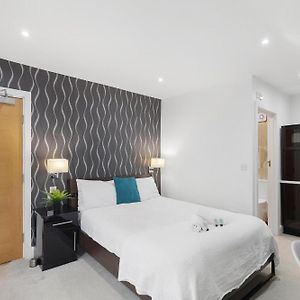 Modern City Centre Studio Apartment!