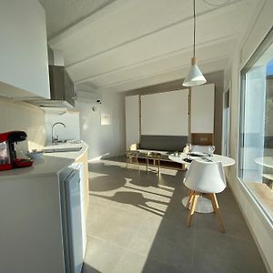 Studio Lit King-Size
