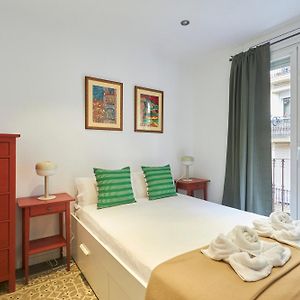 64 Apartment In A Typical Barcelona'S Old Building
