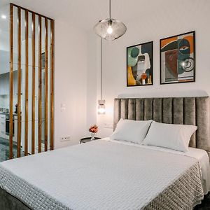 Place To Be Athens Apartment
