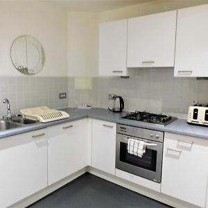 2 Bedroom Apt In The Heart Of The City Centre, Perfect Location