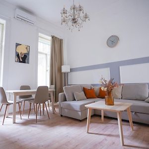 Appartement à 2 Chambres à Coucher