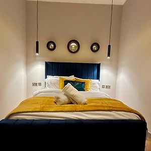 1 Bed Apt In West End