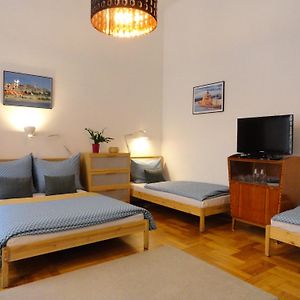 Astoria Center 8