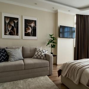 Сozy Kiev Apartment Str Chernovola