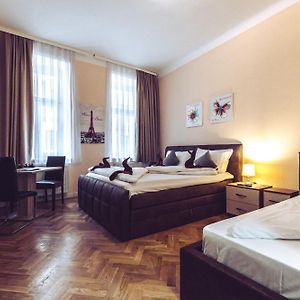 Aurellia Apartments