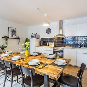 3 Bedroom Apartment In Great Location