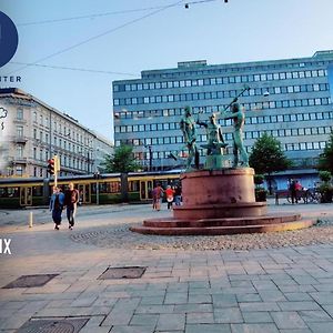 2 Steps From Helsinki Railway Stationシ