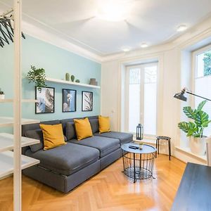 Modern Apartment Near Aussenalster
