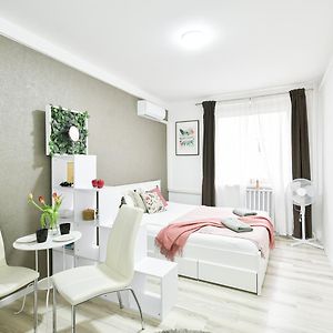Zoli Lovely River Apartment By Nw
