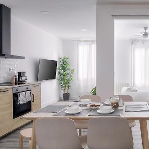 1893 Apartment 180 M. From The Old Town, A/C