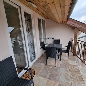 Merry&Car - Huge Balcony + Living Room + 2Br