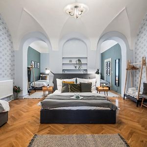 Appartement à 3 Chambres à Coucher